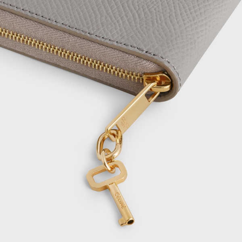 Celine Key Charm In Brass Kleine Lederwaren Gold | CL-592922